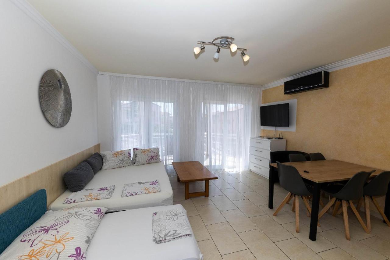 Apartmani Dea Crikvenica Buitenkant foto