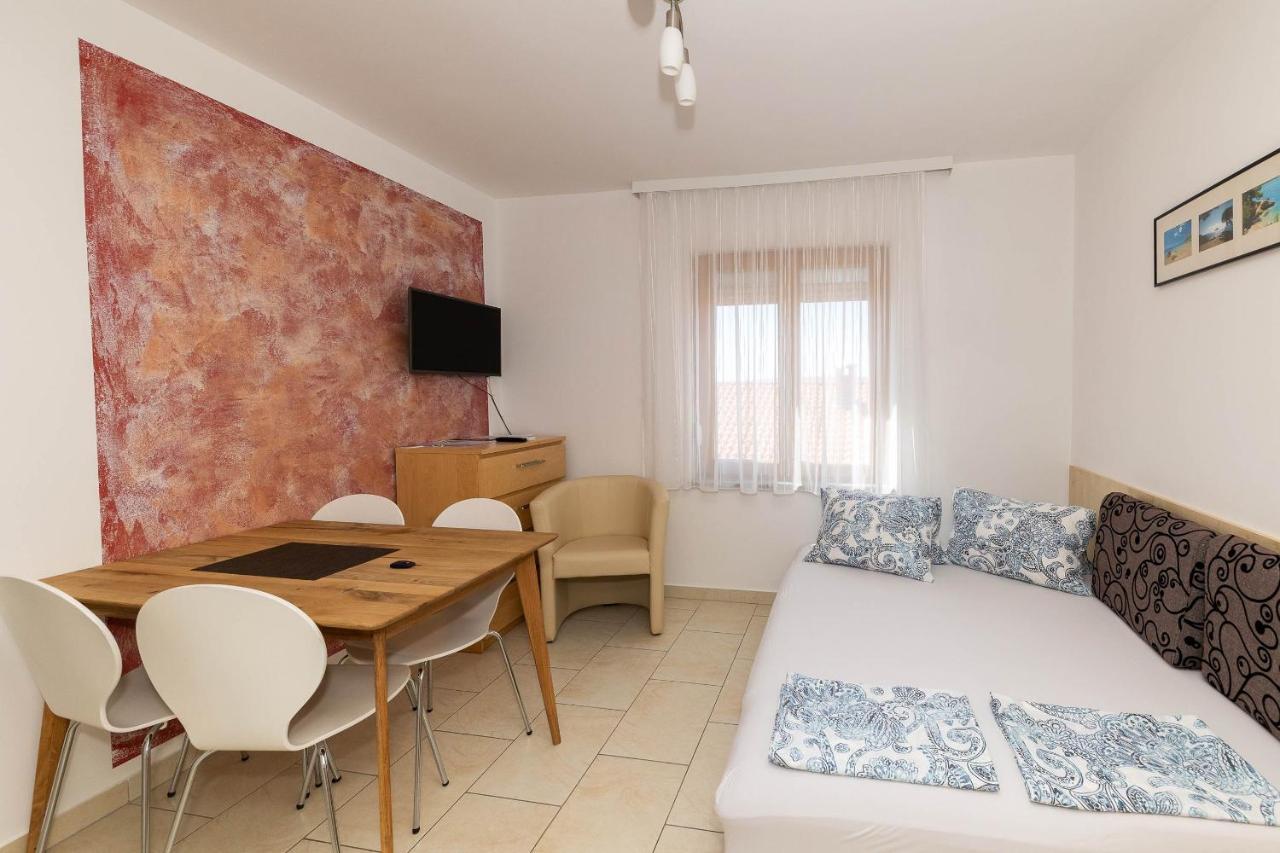 Apartmani Dea Crikvenica Buitenkant foto
