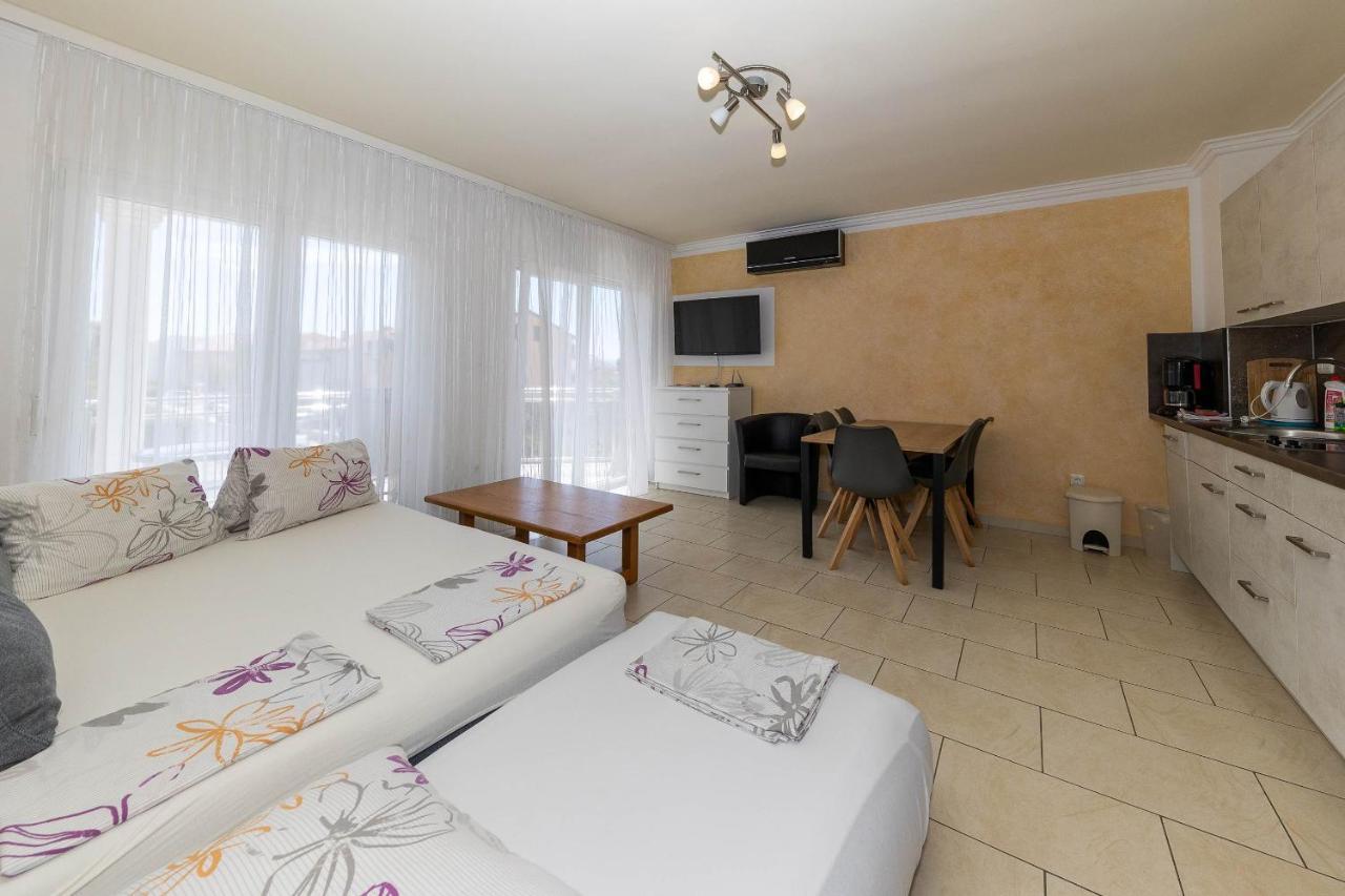 Apartmani Dea Crikvenica Buitenkant foto